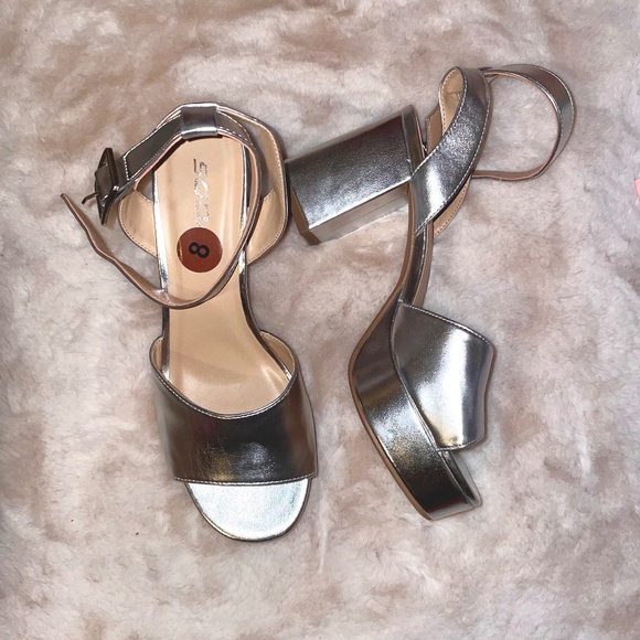 Silver metallic ankle strap platform 🩶 - Picture 1 of 3